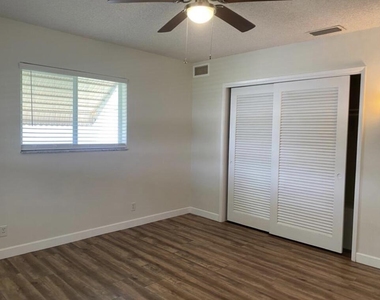 1230 Se 14th Drive - Photo Thumbnail 10