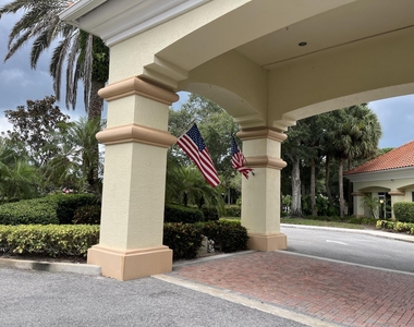 628 Nw Venetto Court - Photo Thumbnail 17