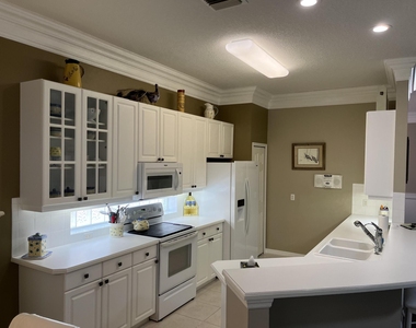 628 Nw Venetto Court - Photo Thumbnail 2