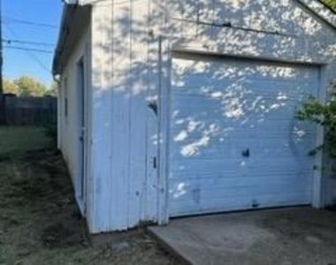 2107 Hardin Drive - Photo Thumbnail 9