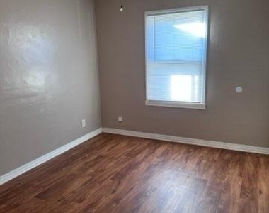 2107 Hardin Drive - Photo Thumbnail 4