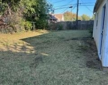 2107 Hardin Drive - Photo Thumbnail 8