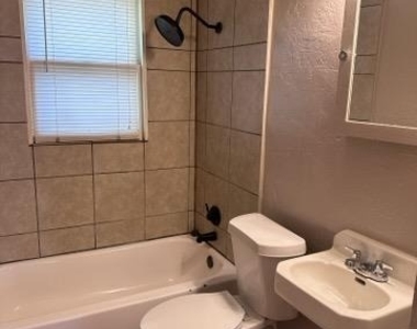 2107 Hardin Drive - Photo Thumbnail 5