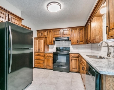 1213 Westbrooke Terrace - Photo Thumbnail 9