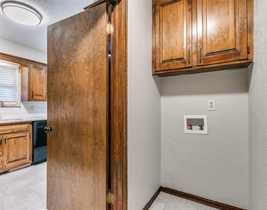 1213 Westbrooke Terrace - Photo Thumbnail 25