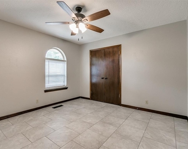 1213 Westbrooke Terrace - Photo Thumbnail 14