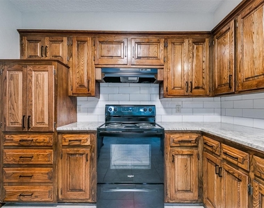 1213 Westbrooke Terrace - Photo Thumbnail 11