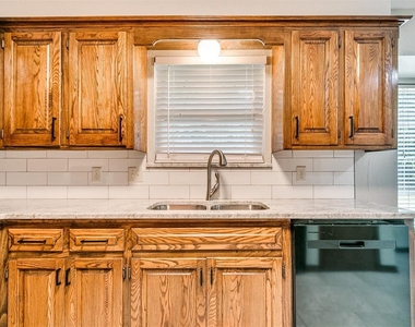 1213 Westbrooke Terrace - Photo Thumbnail 10