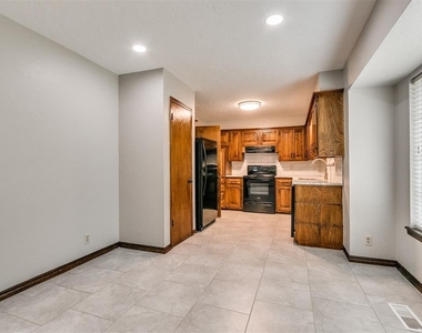 1213 Westbrooke Terrace - Photo Thumbnail 7