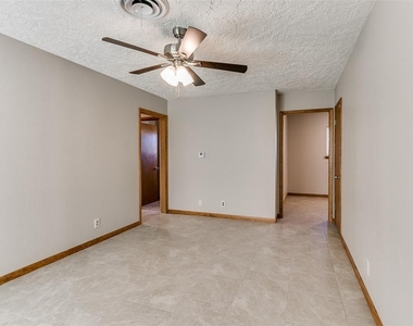 214 Thompson Drive - Photo Thumbnail 27