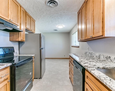 214 Thompson Drive - Photo Thumbnail 10
