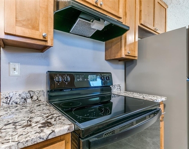 214 Thompson Drive - Photo Thumbnail 8