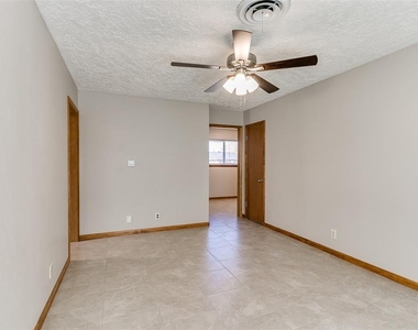 214 Thompson Drive - Photo Thumbnail 3