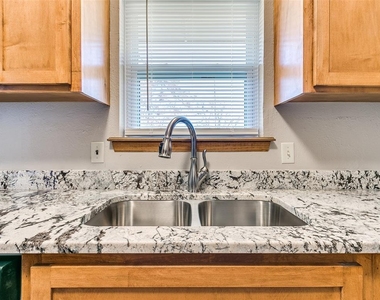214 Thompson Drive - Photo Thumbnail 9