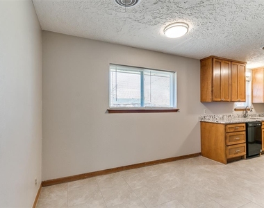 214 Thompson Drive - Photo Thumbnail 5