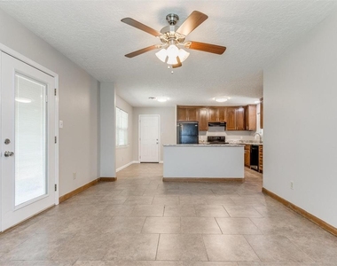 306 S Mercedes Drive - Photo Thumbnail 5