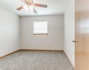 306 S Mercedes Drive - Photo Thumbnail 17
