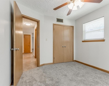 306 S Mercedes Drive - Photo Thumbnail 16