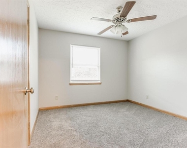 306 S Mercedes Drive - Photo Thumbnail 12