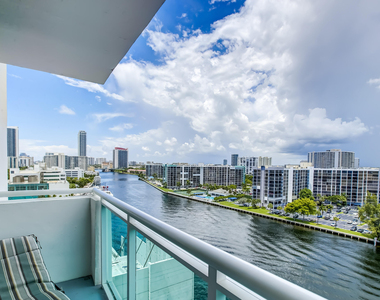 3000 S Ocean Drive - Photo Thumbnail 9