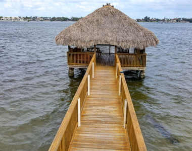 8200 Lakeshore Drive - Photo Thumbnail 10