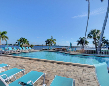 8200 Lakeshore Drive - Photo Thumbnail 6