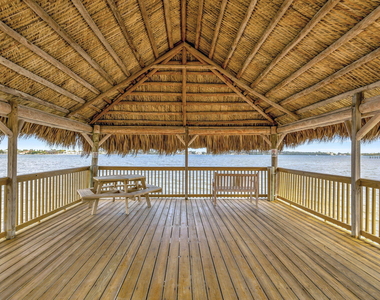 8200 Lakeshore Drive - Photo Thumbnail 12