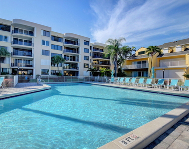 8200 Lakeshore Drive - Photo Thumbnail 7