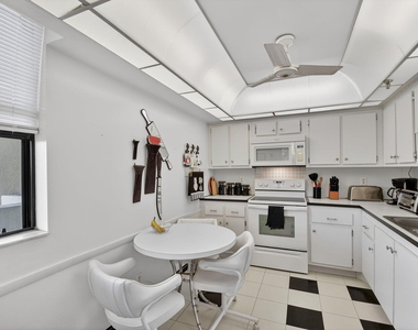 8200 Lakeshore Drive - Photo Thumbnail 25