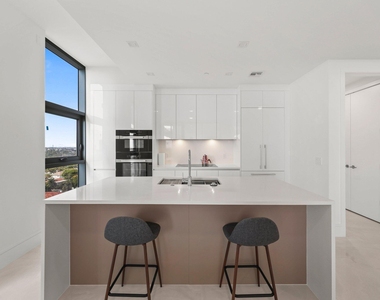 220 Lake Shore Drive - Photo Thumbnail 3