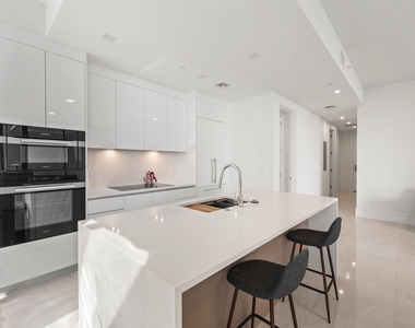 220 Lake Shore Drive - Photo Thumbnail 4