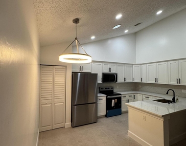 1148 Summit Trail Circle - Photo Thumbnail 8