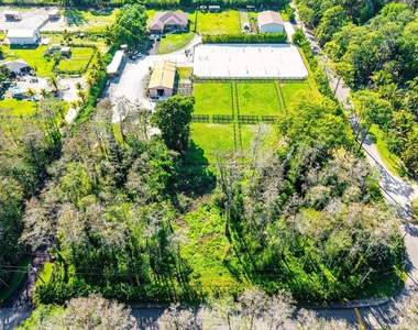 6149 Park Lane E - Photo Thumbnail 3