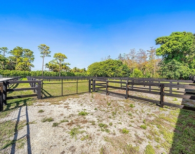 6149 Park Lane E - Photo Thumbnail 9
