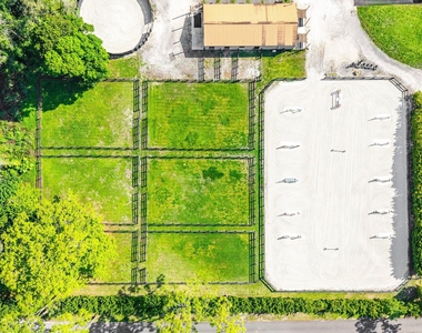6149 Park Lane E - Photo Thumbnail 1