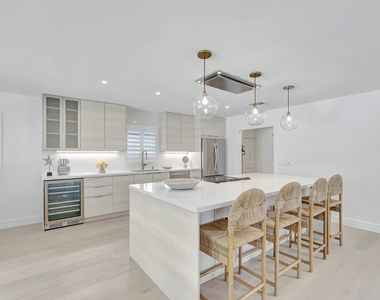 530 Nw 14th Street - Photo Thumbnail 2
