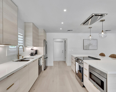 530 Nw 14th Street - Photo Thumbnail 12