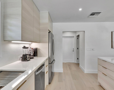 530 Nw 14th Street - Photo Thumbnail 16
