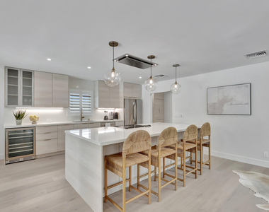 530 Nw 14th Street - Photo Thumbnail 13