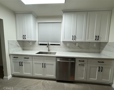 604 W Hammel - Photo Thumbnail 4