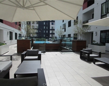 1234 Wilshire - Photo Thumbnail 9