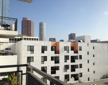 1234 Wilshire - Photo Thumbnail 14