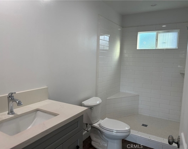 202 E 78th St - Photo Thumbnail 3
