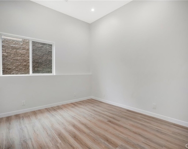 12511 Haleh Ln - Photo Thumbnail 16