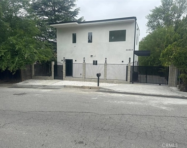 22823 Crespi St., - Photo Thumbnail 13
