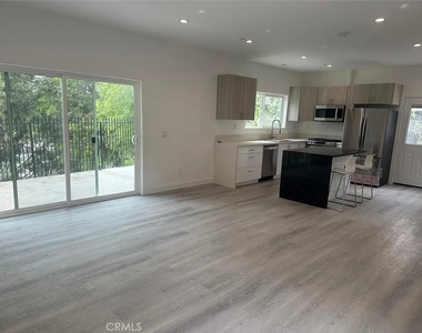 22823 Crespi St., - Photo Thumbnail 3