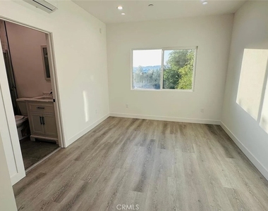 22823 Crespi St., - Photo Thumbnail 9
