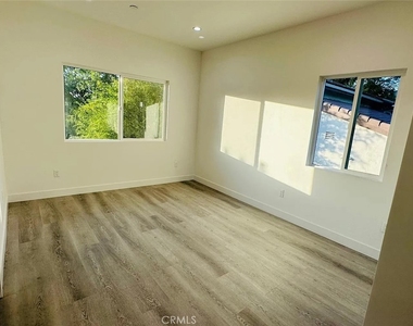 22823 Crespi St., - Photo Thumbnail 11