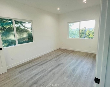 22823 Crespi St., - Photo Thumbnail 7