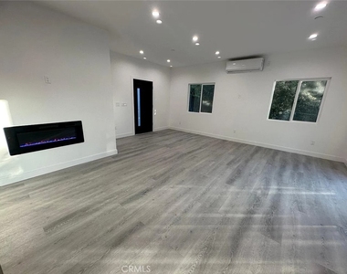 22823 Crespi St., - Photo Thumbnail 2